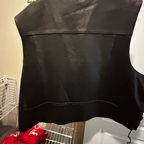 Milwaukee Leather Men’s leather vest and chaps. - Picture 3 of 8